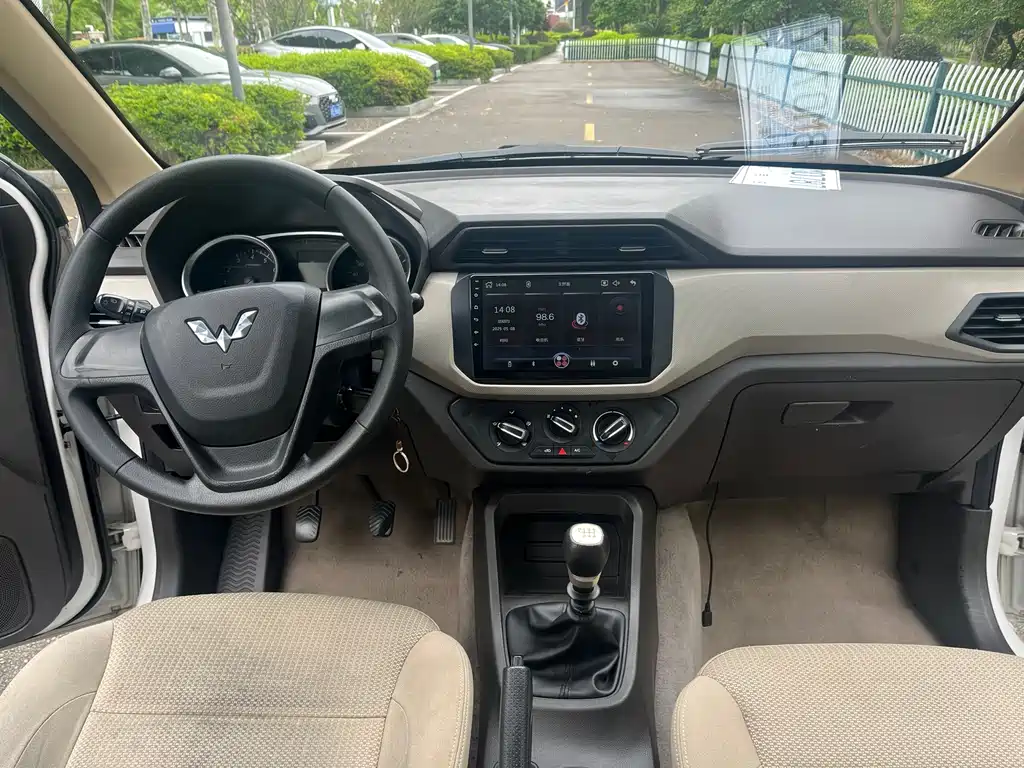 Wuling Hongguang 1.5 L S Basic CN-VI LAR