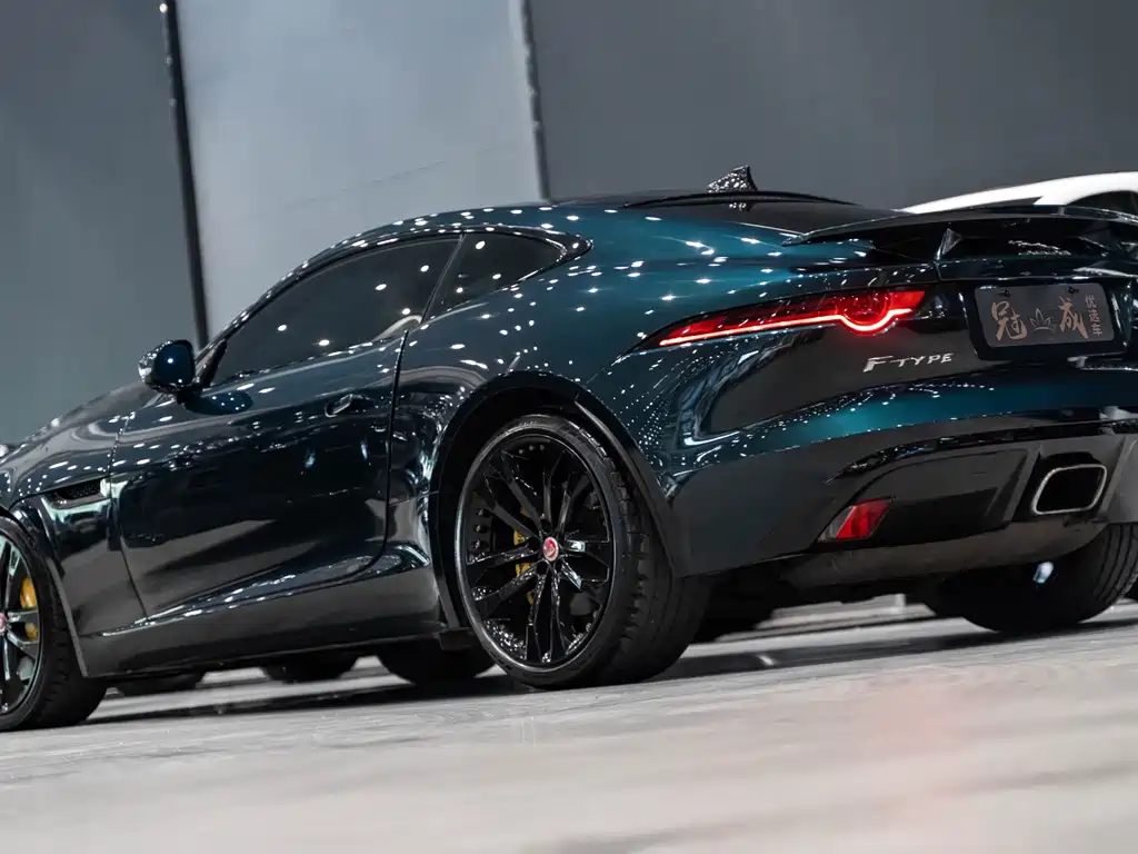 Jaguar F-TYPE 2.0 T Hardtop