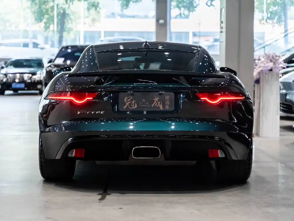Jaguar F-TYPE 2.0 T Hardtop