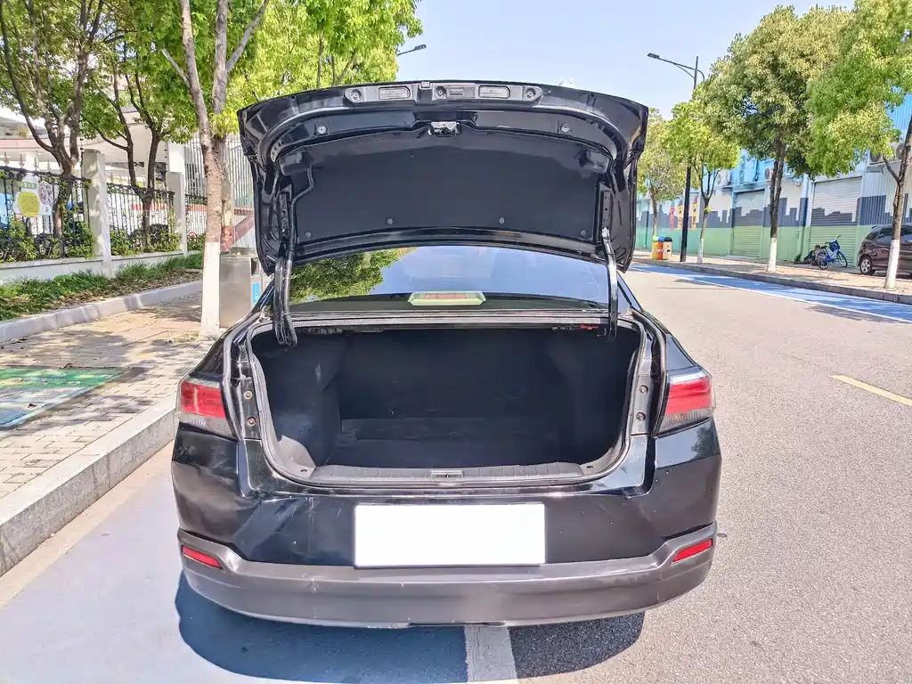 Venucia D60 1.6 L CVT Connected Elite