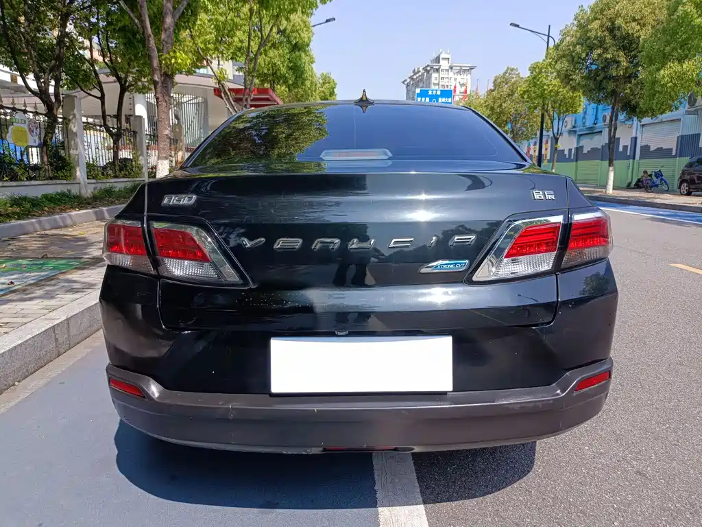 Venucia D60 1.6 L CVT Connected Elite