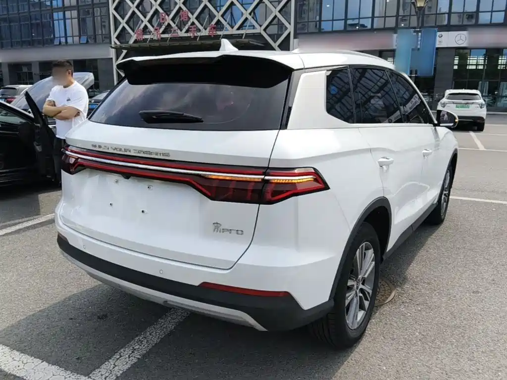 Song Pro 1.5 T Auto Distinguished