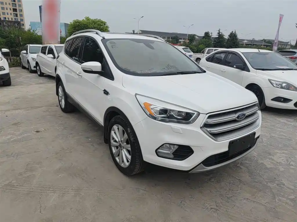 Kuga EcoBoost 180 2 WD Grand Wing