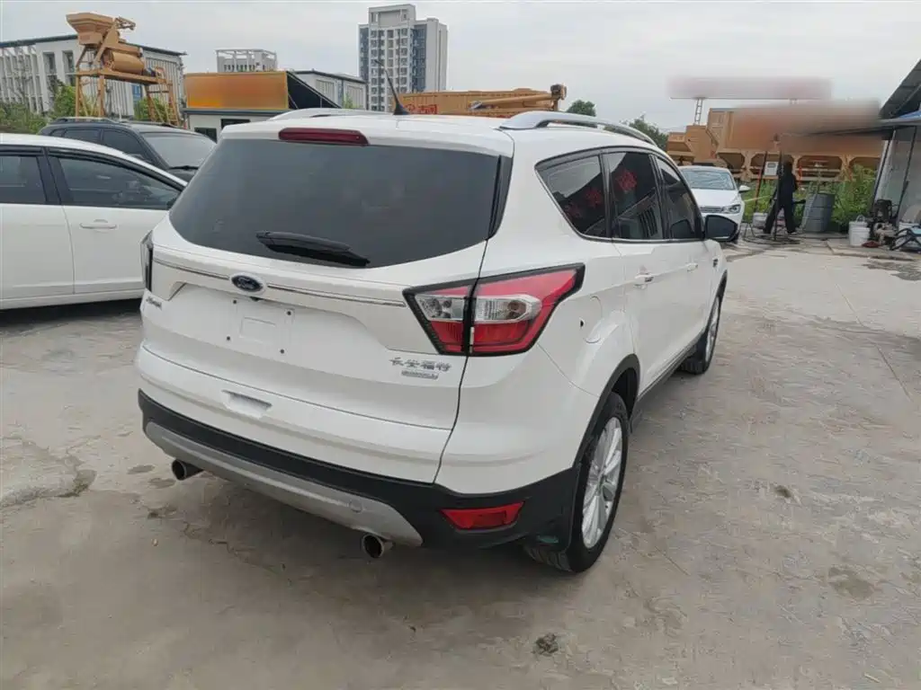 Kuga EcoBoost 180 2 WD Grand Wing