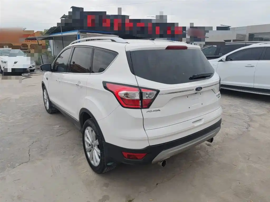 Kuga EcoBoost 180 2 WD Grand Wing