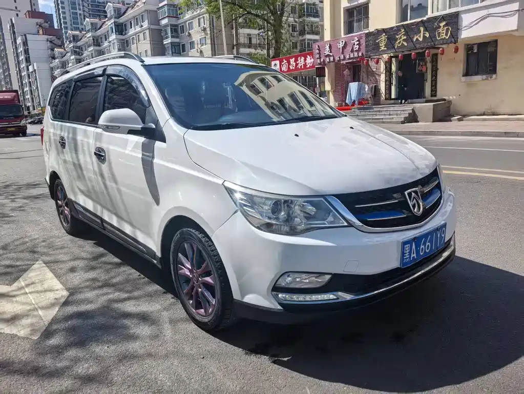 Baojun 730 1.5 L Manual Luxury 7-seat