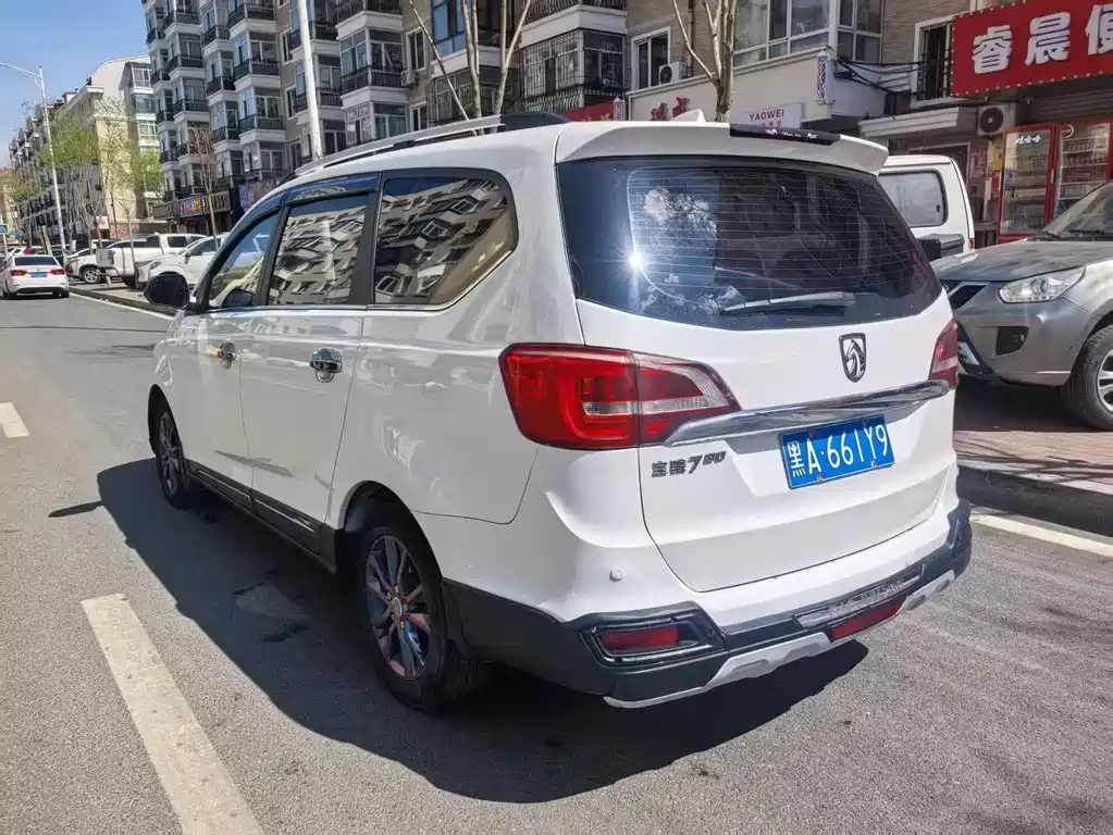 Baojun 730 1.5 L Manual Luxury 7-seat
