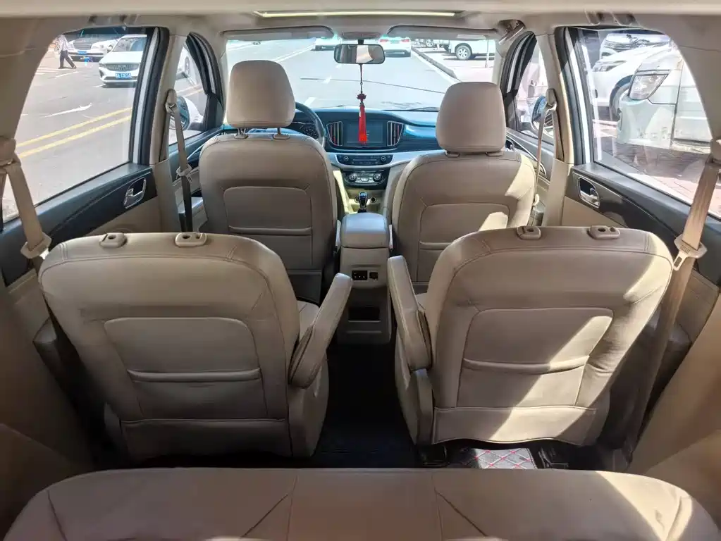 Baojun 730 1.5 L Manual Luxury 7-seat
