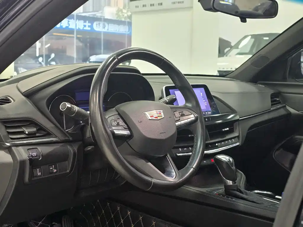 Cadillac CT4 28 T Style