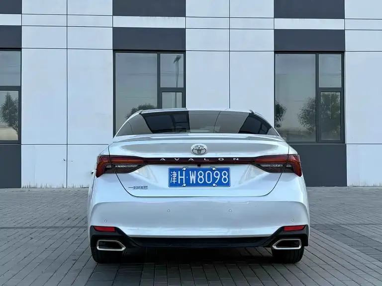 Toyota Avalon 2.5 L Luxury