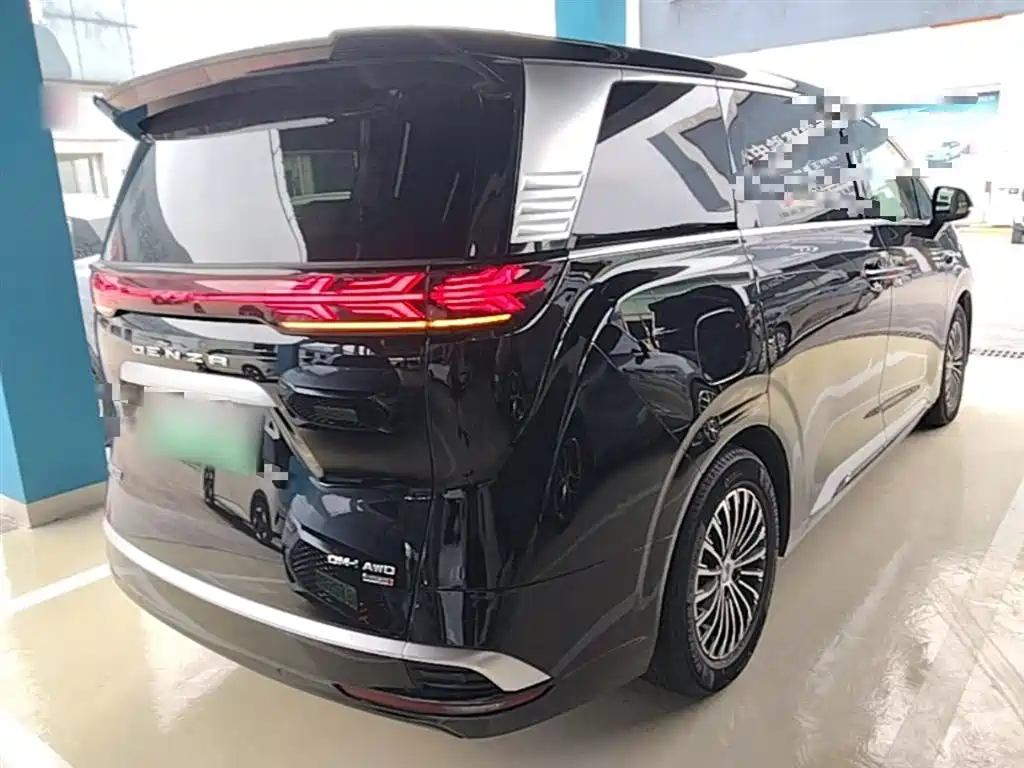 Denza D9 DM-i 980 4 WD Flagship