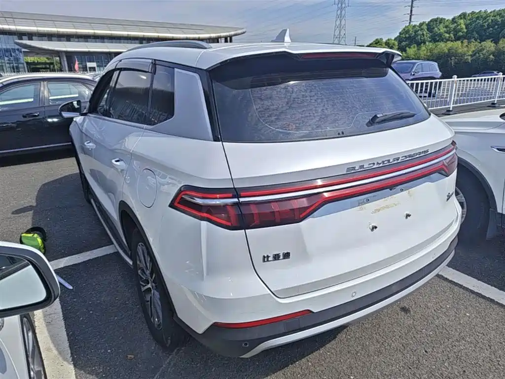 Song Pro 1.5 T Auto Luxury
