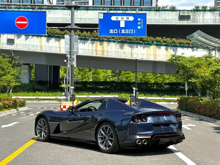 Ferrari 812 6.5 L GTS