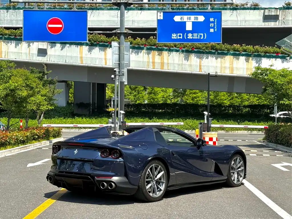 Ferrari 812 6.5 L GTS