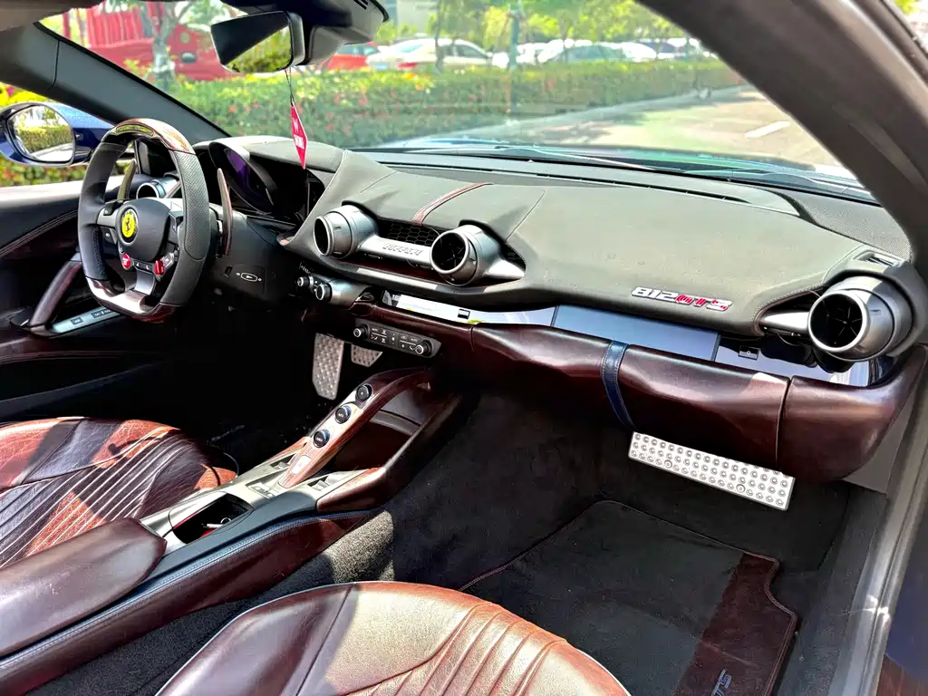 Ferrari 812 6.5 L GTS