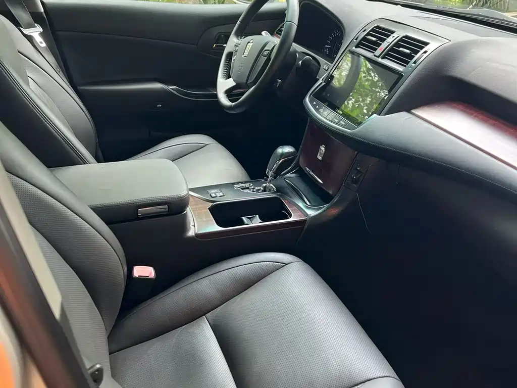 Crown 皇冠 2010款 2.5 L Royal 真皮版