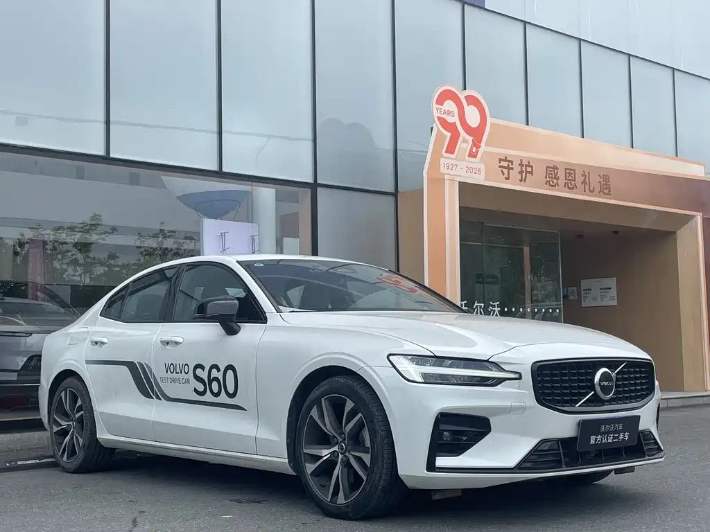 Volvo S60 沃尔沃S60 2025款 B5 智雅运动版