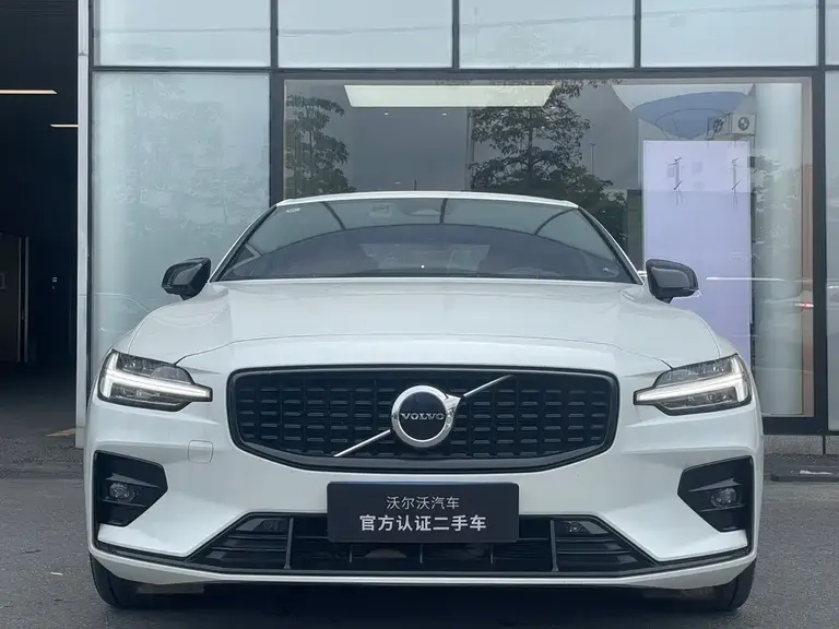 Volvo S60 沃尔沃S60 2025款 B5 智雅运动版