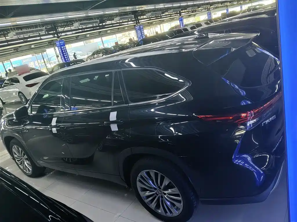 Highlander 380 T 4 WD Distinguished 7-seat