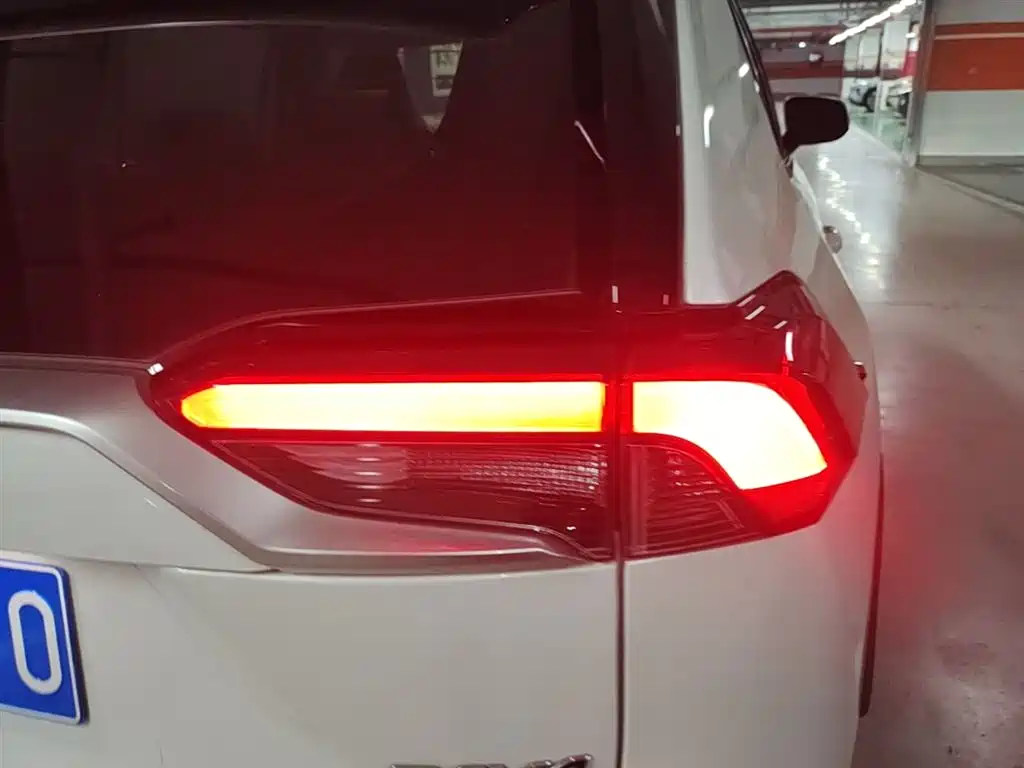 RAV4 2.0 L CVT 4 WD Distinguished