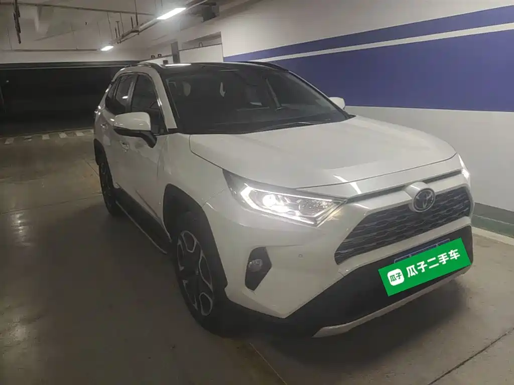 RAV4 2.0 L CVT 4 WD Distinguished