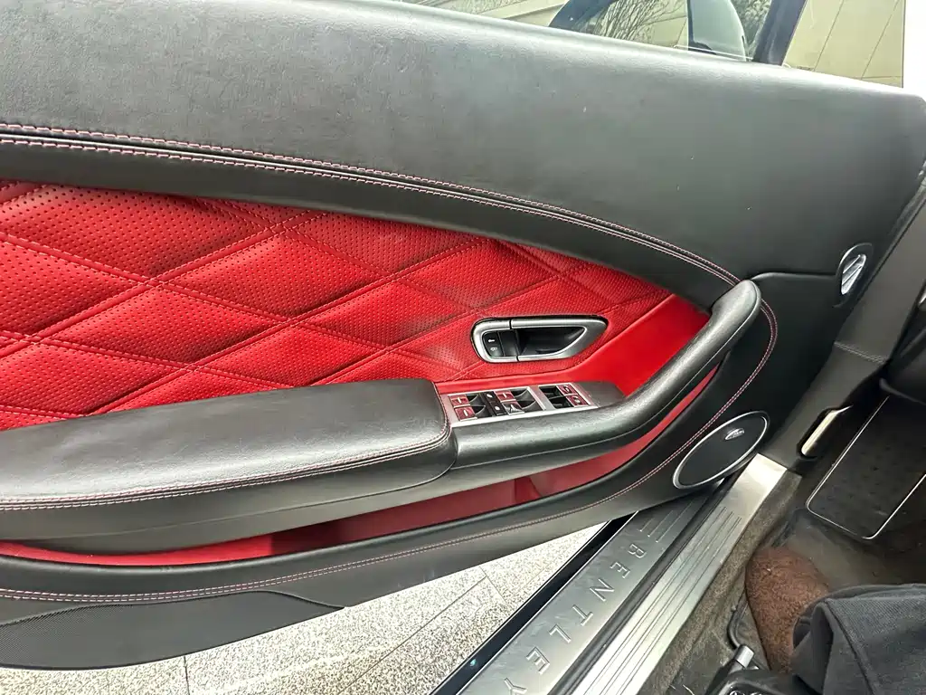 Continental GT 4.0 T GTC V8