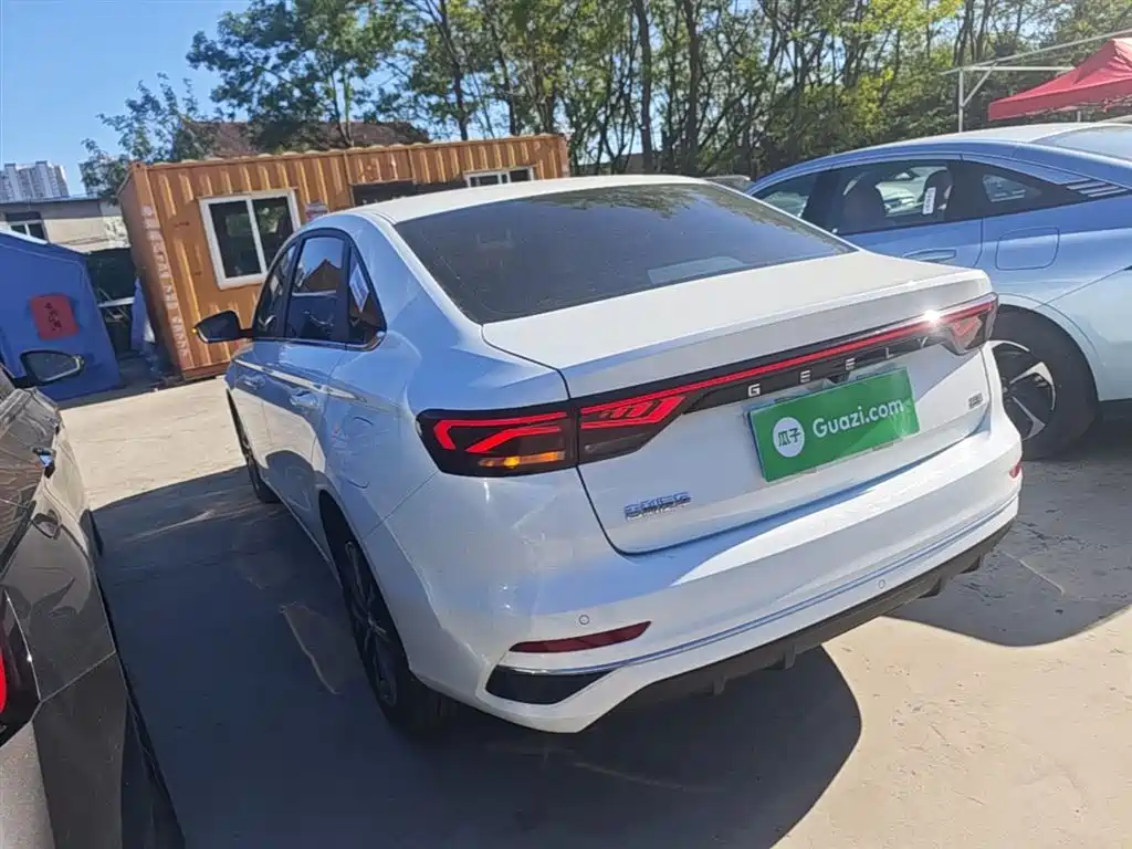 Emgrand 4 th Gen 1.5 L CVT Flagship