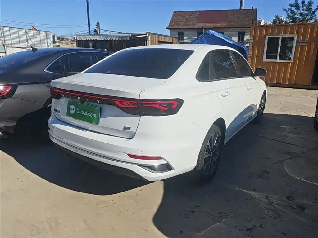 Emgrand 4 th Gen 1.5 L CVT Flagship