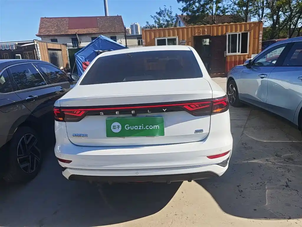 Emgrand 4 th Gen 1.5 L CVT Flagship