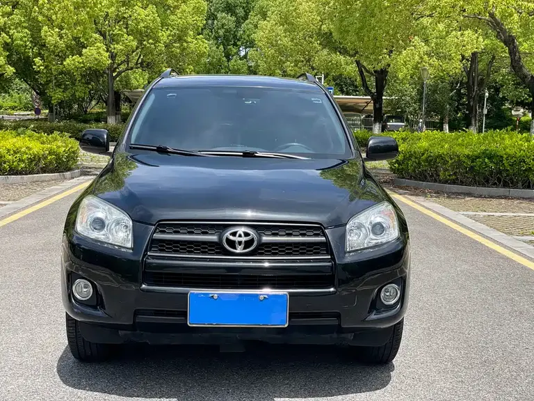 Toyota RAV4 2.0 L Auto Luxury