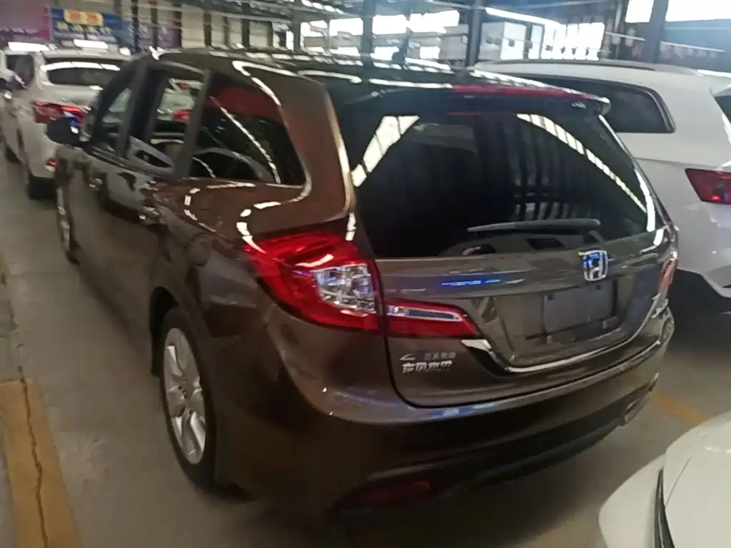 Jade 1.8 L Auto Comfort Elite 5-seat