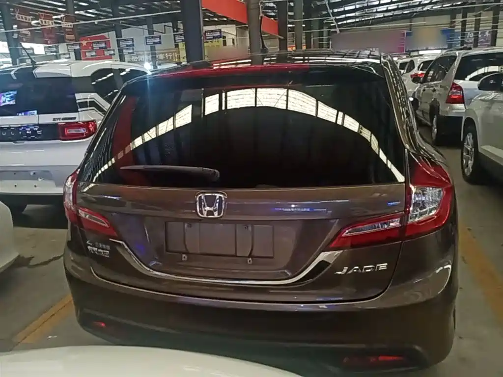 Jade 1.8 L Auto Comfort Elite 5-seat