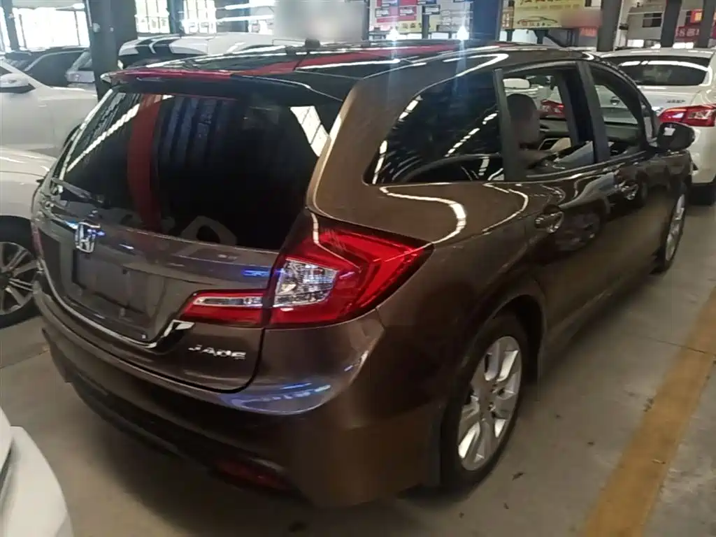 Jade 1.8 L Auto Comfort Elite 5-seat