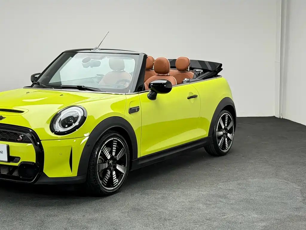 MINI MINI 2022款 改款 2.0 T COOPER S CABRIO 艺术家