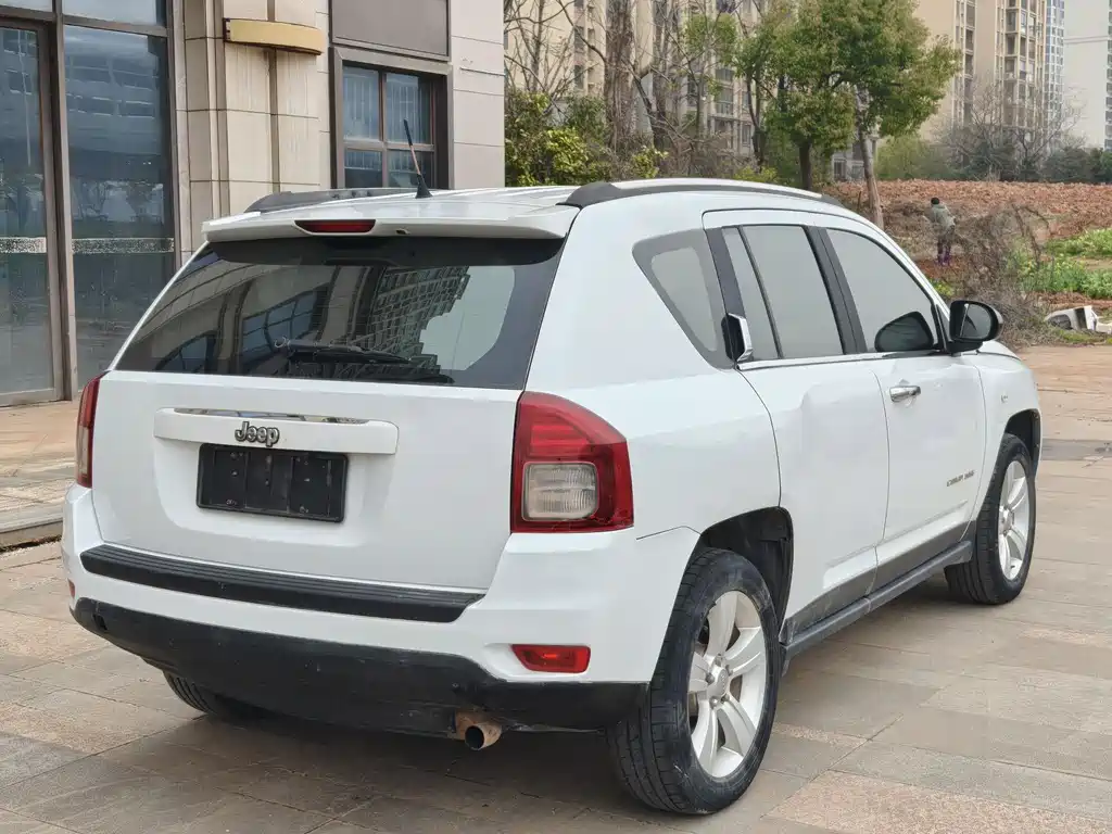 Compass (Import) 指南者进口 2014款 改款 2.0 L 两驱进取版