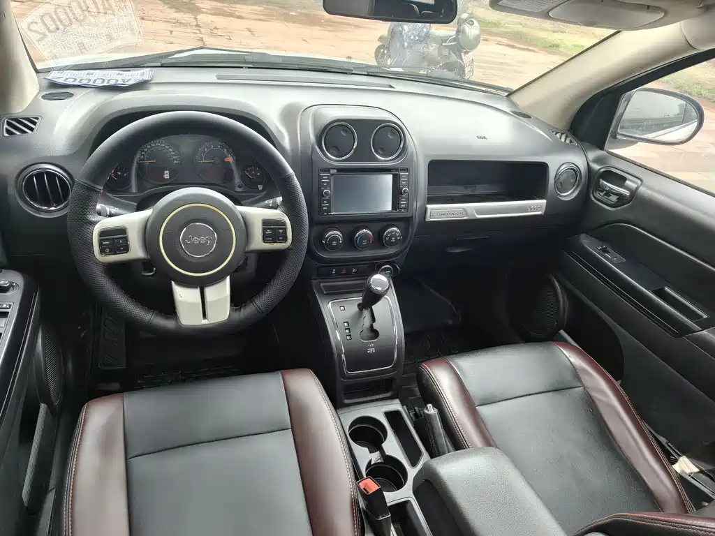 Compass (Import) 指南者进口 2014款 改款 2.0 L 两驱进取版