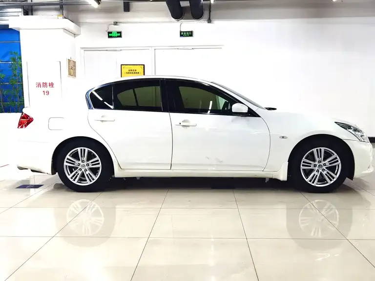 Infiniti G Series G25 Sedan Luxury Sport