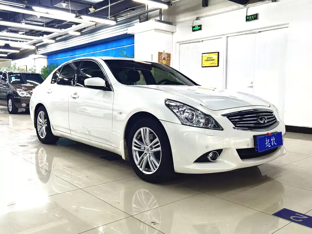 Infiniti G Series G25 Sedan Luxury Sport