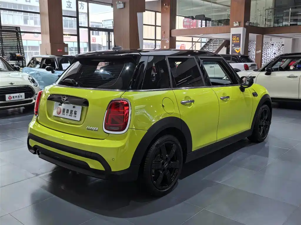 MINI Facelift 1.5 T COOPER Artist 5-door