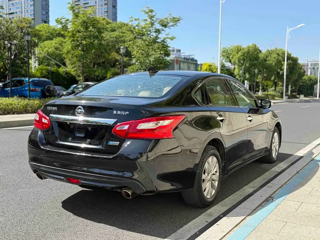 Teana 2.0 L XE Fashion