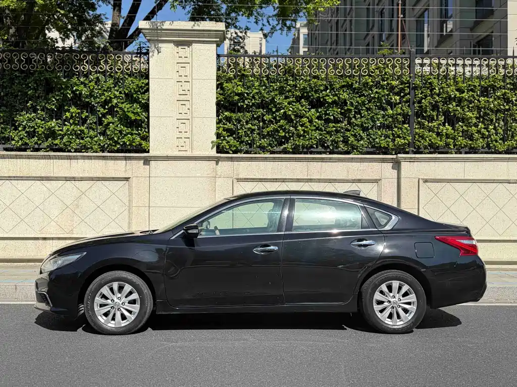 Teana 2.0 L XE Fashion