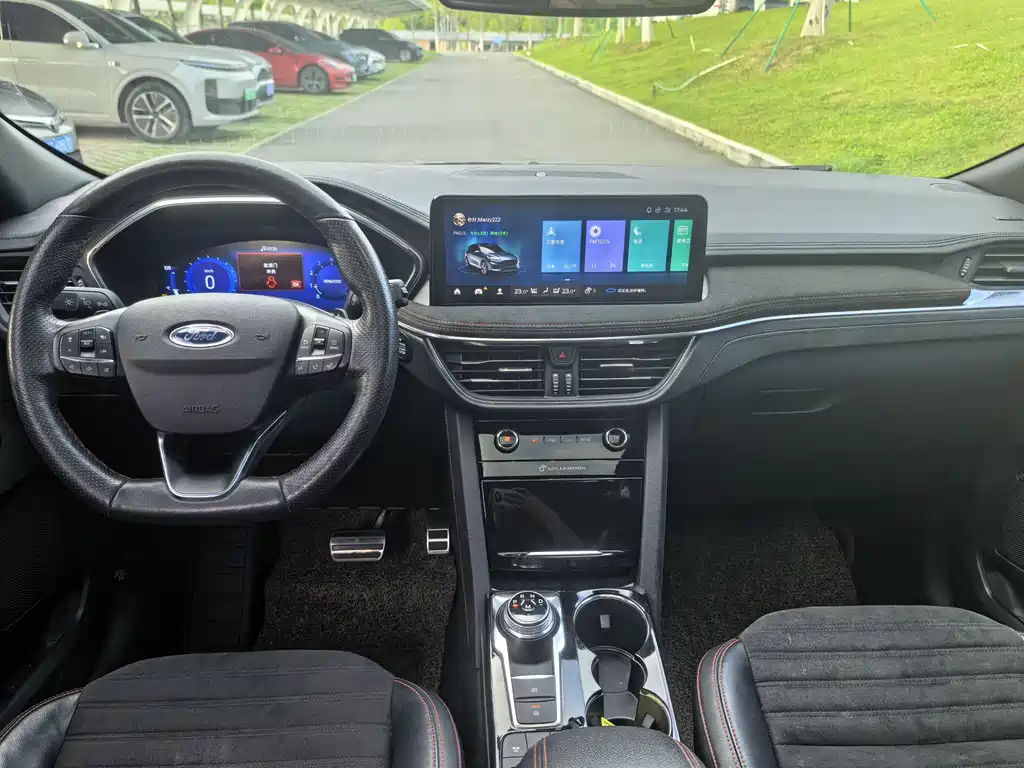 Escape EcoBoost 245 4 WD Indulge ST-LINE