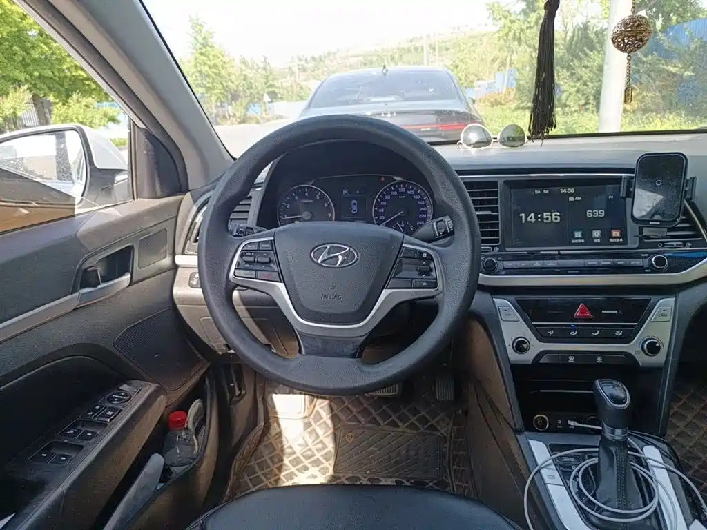 Elantra 1.6 L Auto Smart Dazzle · Elite