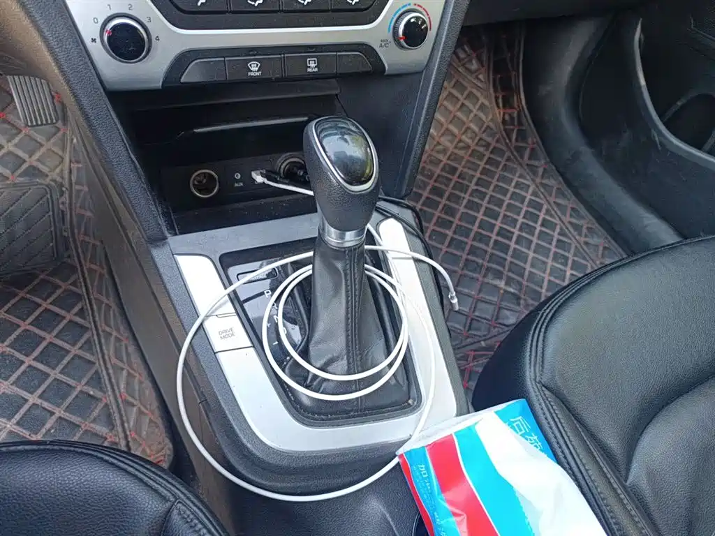 Elantra 1.6 L Auto Smart Dazzle · Elite