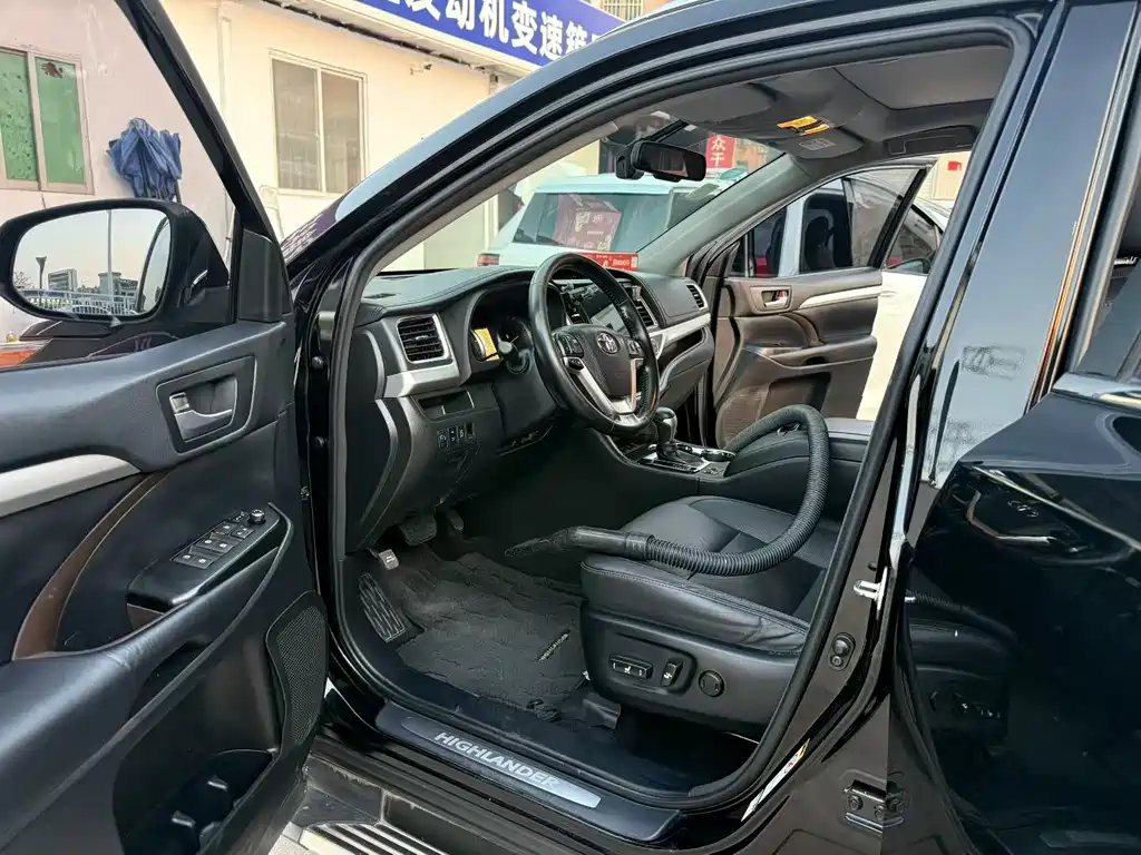Highlander 2.0 T 4 WD Luxury 7-seat