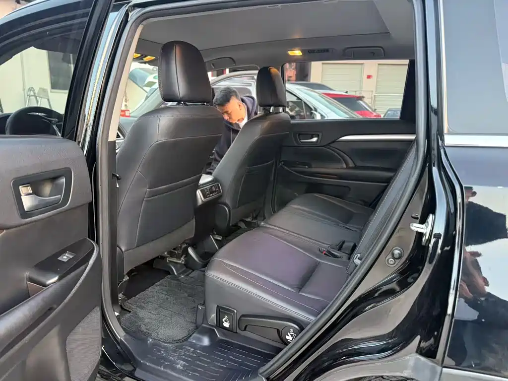 Highlander 2.0 T 4 WD Luxury 7-seat