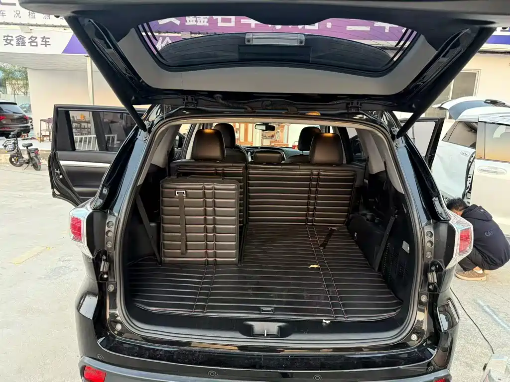 Highlander 2.0 T 4 WD Luxury 7-seat
