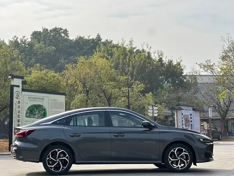 MG5 300 TGI Global Flagship