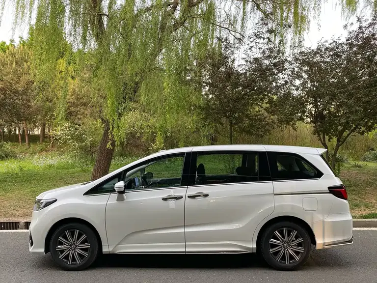 Honda Odyssey 2.0 L e:HEV Sharp· Joy