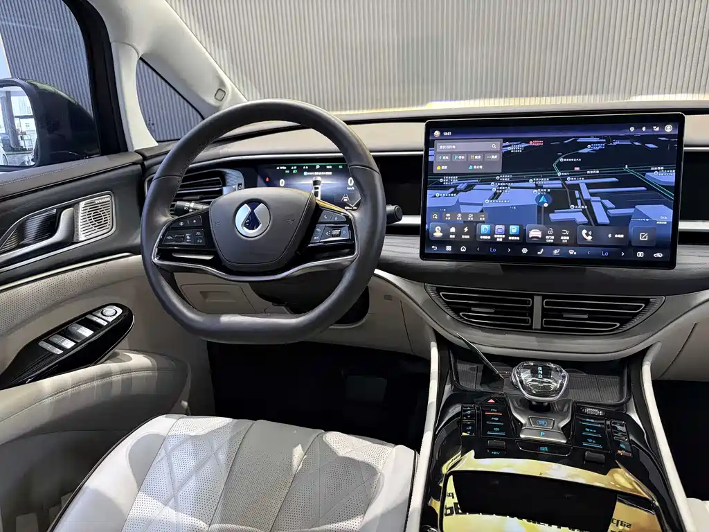 Denza D9 DM-i 980 4 WD Flagship
